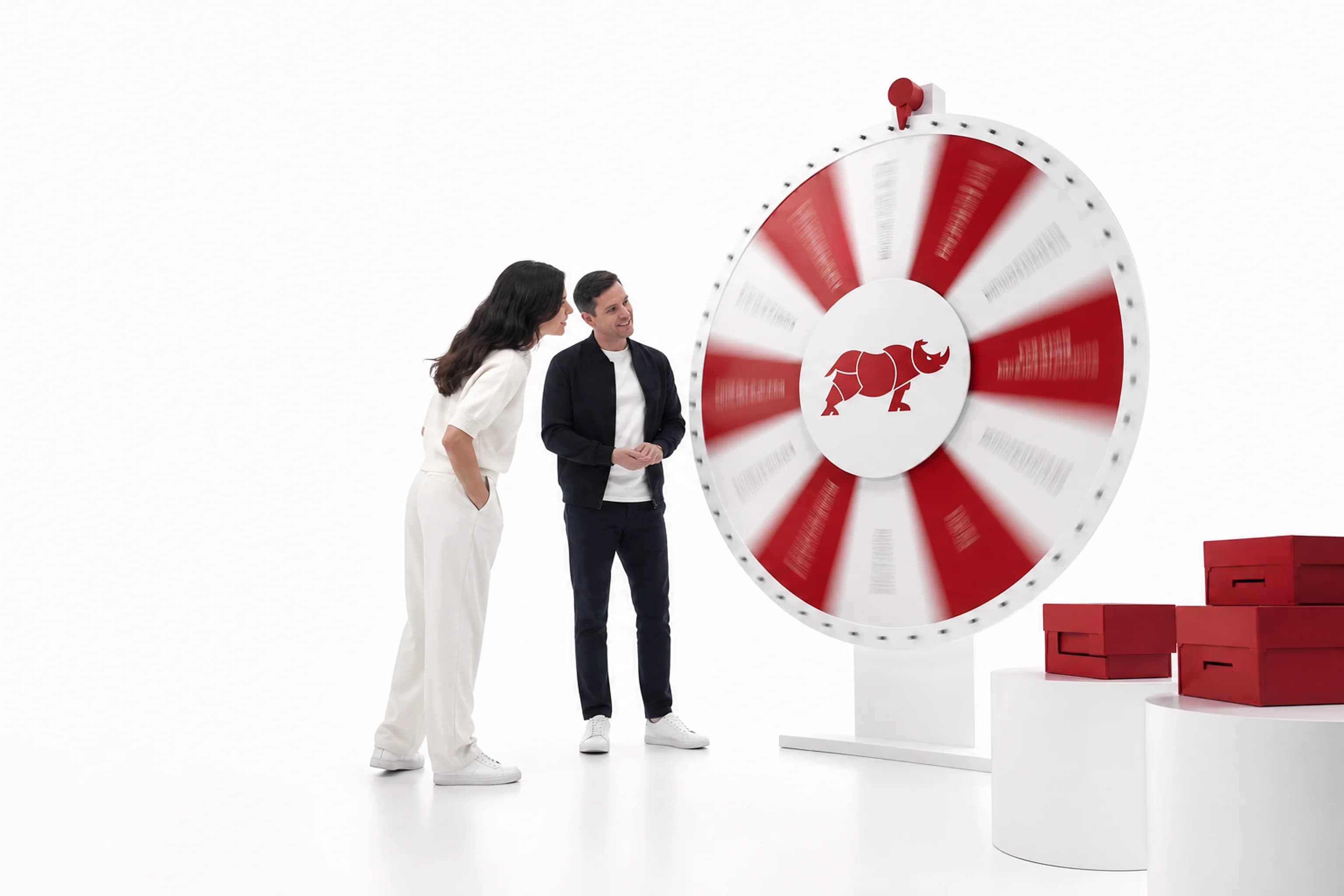 Dispositif points de vente : deux clients devant une roue de la fortune Groupe Rhinos et des coffrets cadeaux